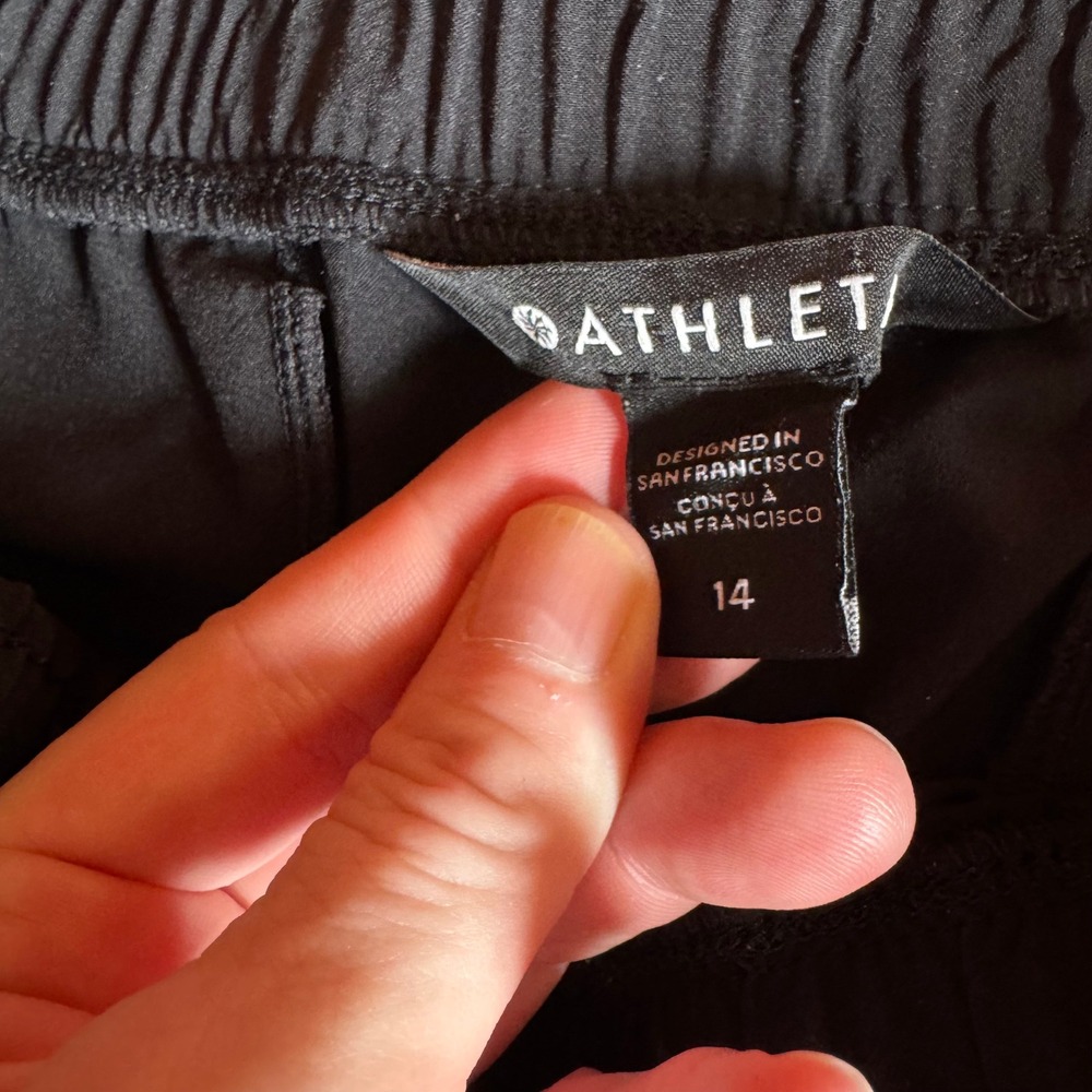 Athleta Avenue Wide Leg Crop Pant Black Size 14 Smocked Waist Travel Trousers - Picture 6 of 9